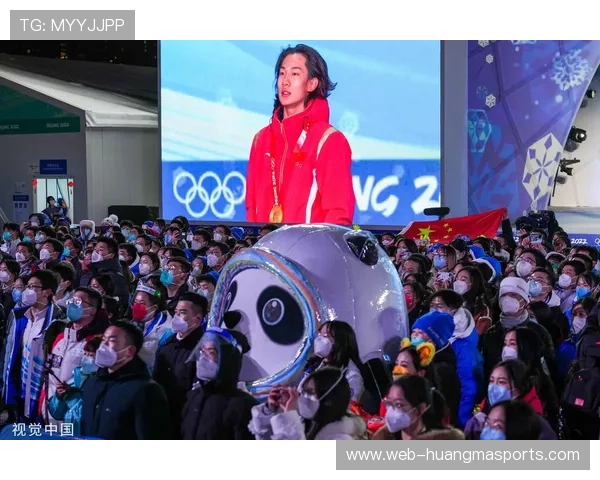 颁奖仪式小观众献花，运动员感动落泪