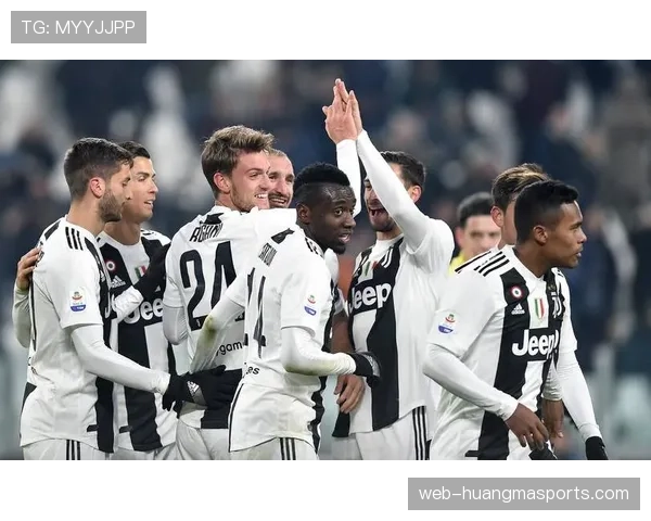 蒙扎对阵萨索洛，镜头捕捉到客队门将多次大脚直接寻找前锋以规避压迫